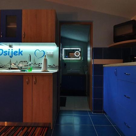 Design Apartments Red Blue Осиек Экстерьер фото