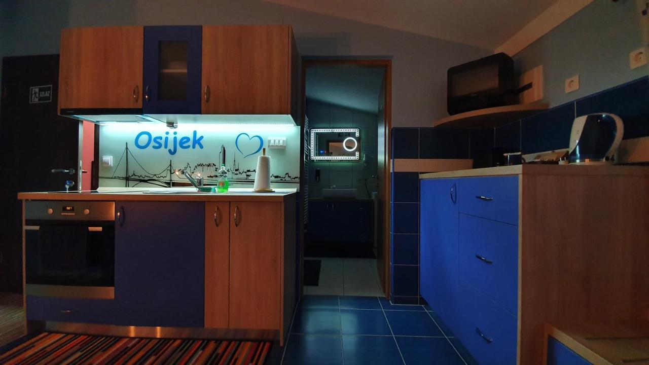 Design Apartments Red Blue Осиек Экстерьер фото