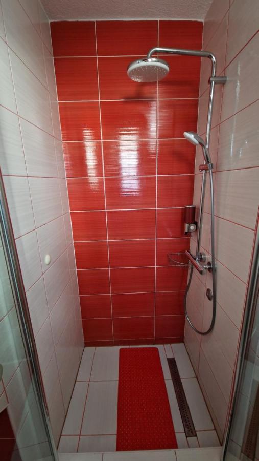 Design Apartments Red Blue Осиек Экстерьер фото