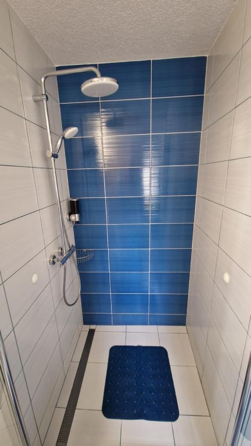 Design Apartments Red Blue Осиек Экстерьер фото
