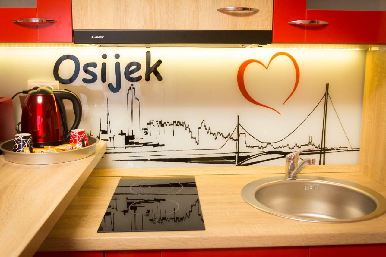 Design Apartments Red Blue Осиек Экстерьер фото