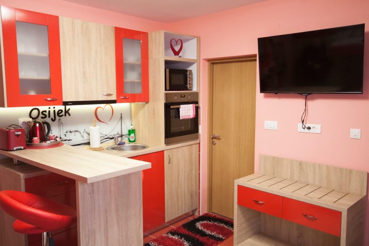 Design Apartments Red Blue Осиек Экстерьер фото