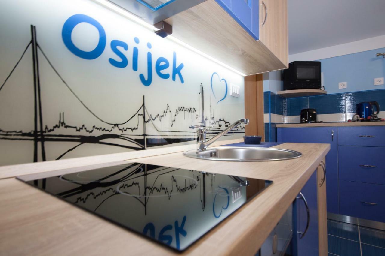 Design Apartments Red Blue Осиек Экстерьер фото
